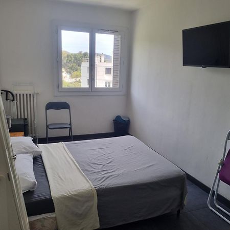 New Cheap Private Room, Kitchen , Overwieuw Sea,Tram On Spot, 12 Minutes From Nice Train Station With Tram , Beach In 17 Min Tram , Chambre Privee Pas Cher, Cuisine Equipee , Tram Sur Place, Apercu Mer, 12 Min De La Gare De Nice Avec Le Tram, 17 Min Екстер'єр фото