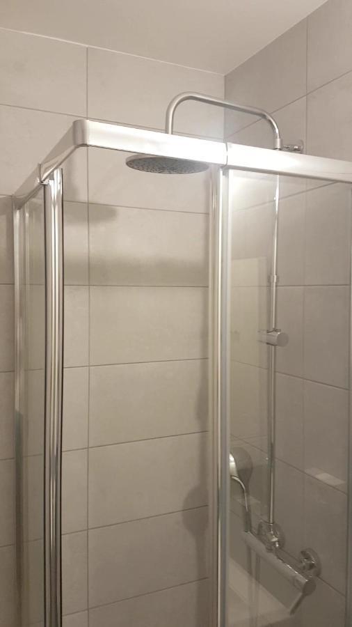 New Cheap Private Room, Kitchen , Overwieuw Sea,Tram On Spot, 12 Minutes From Nice Train Station With Tram , Beach In 17 Min Tram , Chambre Privee Pas Cher, Cuisine Equipee , Tram Sur Place, Apercu Mer, 12 Min De La Gare De Nice Avec Le Tram, 17 Min Екстер'єр фото