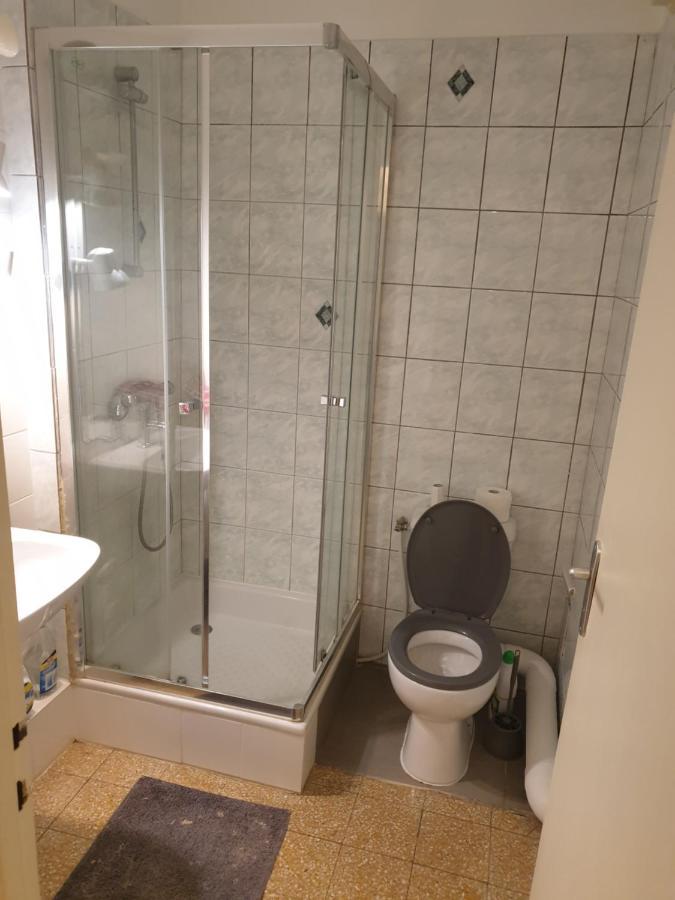 New Cheap Private Room, Kitchen , Overwieuw Sea,Tram On Spot, 12 Minutes From Nice Train Station With Tram , Beach In 17 Min Tram , Chambre Privee Pas Cher, Cuisine Equipee , Tram Sur Place, Apercu Mer, 12 Min De La Gare De Nice Avec Le Tram, 17 Min Екстер'єр фото