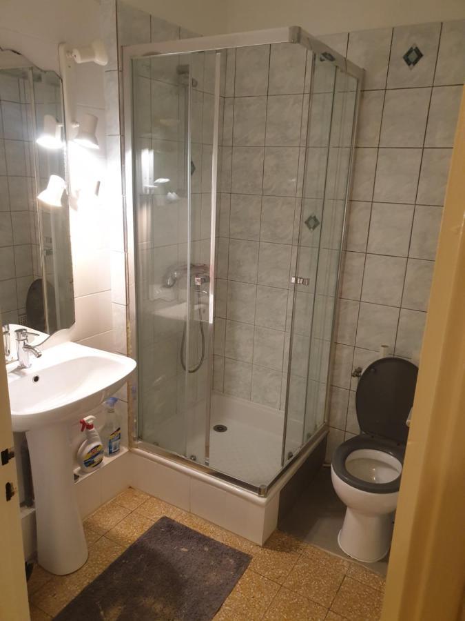 New Cheap Private Room, Kitchen , Overwieuw Sea,Tram On Spot, 12 Minutes From Nice Train Station With Tram , Beach In 17 Min Tram , Chambre Privee Pas Cher, Cuisine Equipee , Tram Sur Place, Apercu Mer, 12 Min De La Gare De Nice Avec Le Tram, 17 Min Екстер'єр фото