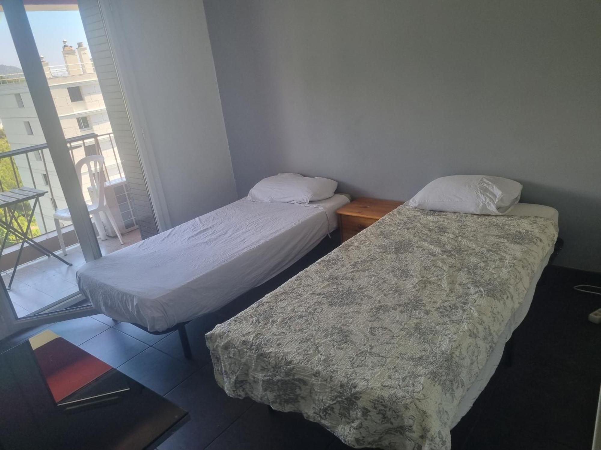 New Cheap Private Room, Kitchen , Overwieuw Sea,Tram On Spot, 12 Minutes From Nice Train Station With Tram , Beach In 17 Min Tram , Chambre Privee Pas Cher, Cuisine Equipee , Tram Sur Place, Apercu Mer, 12 Min De La Gare De Nice Avec Le Tram, 17 Min Номер фото