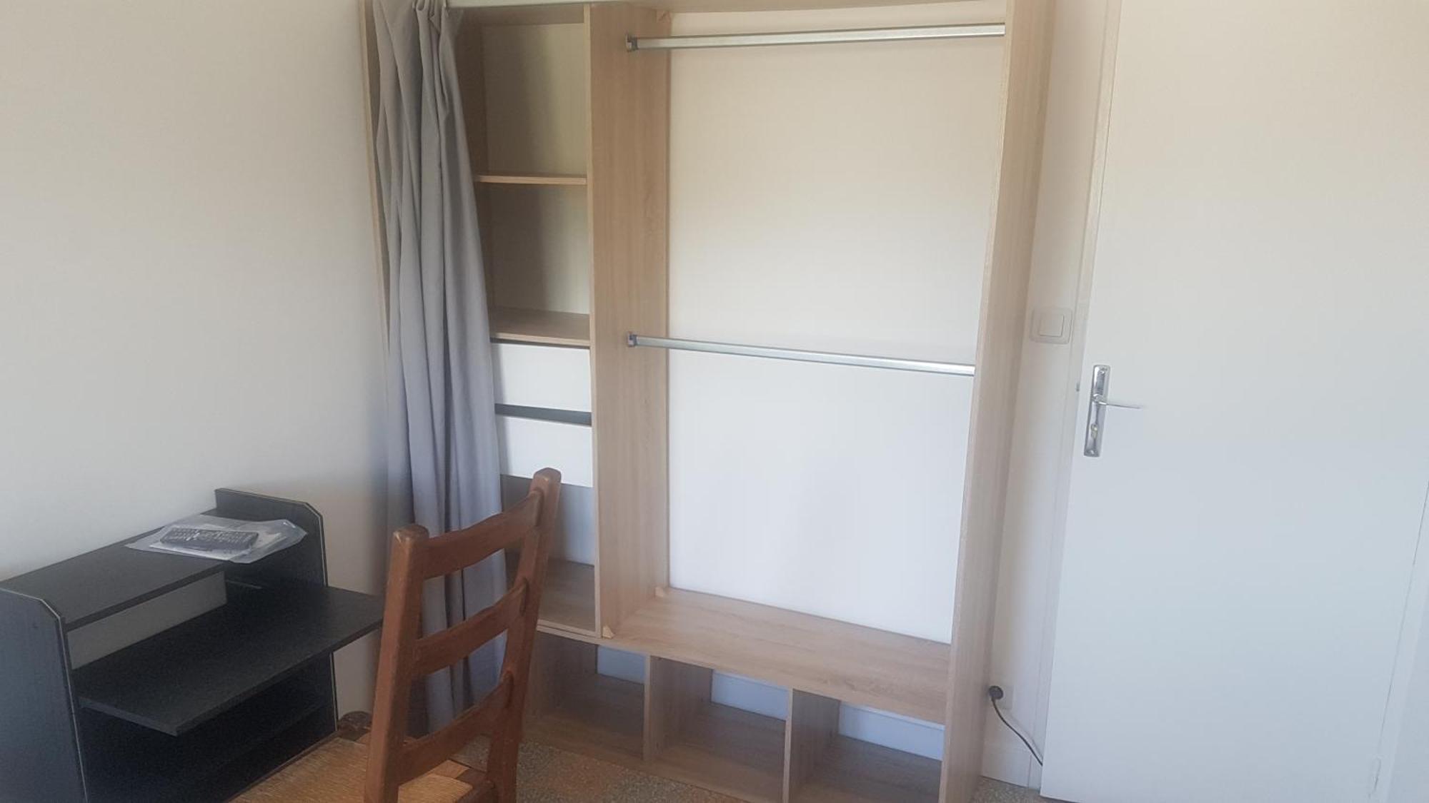 New Cheap Private Room, Kitchen , Overwieuw Sea,Tram On Spot, 12 Minutes From Nice Train Station With Tram , Beach In 17 Min Tram , Chambre Privee Pas Cher, Cuisine Equipee , Tram Sur Place, Apercu Mer, 12 Min De La Gare De Nice Avec Le Tram, 17 Min Номер фото